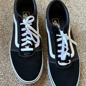 Vans Men's Black and White Skate Sneakers
